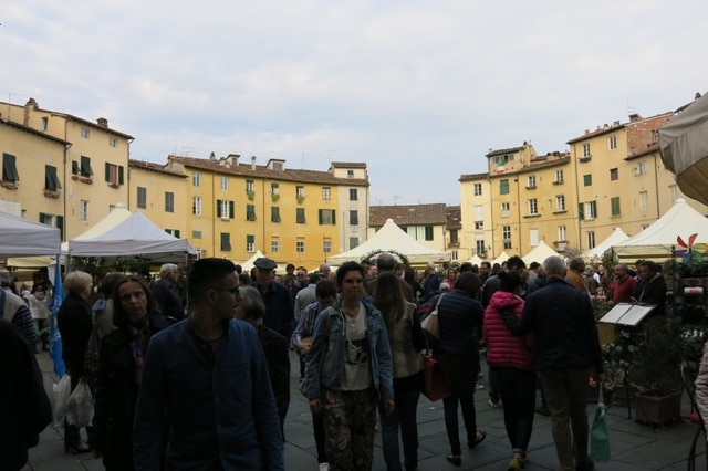 weekend toscana piazza lucca