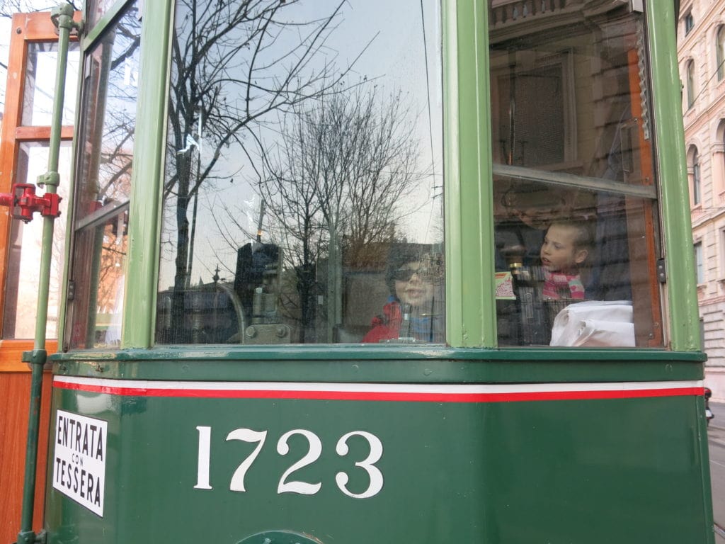 tram storico per scoprire Milano con i bambini