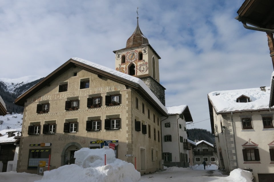 trenino del bernina in inverno