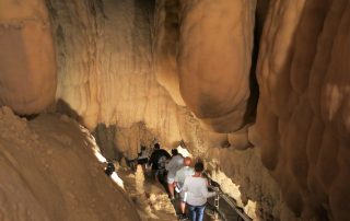 visita alle grotte di toirano