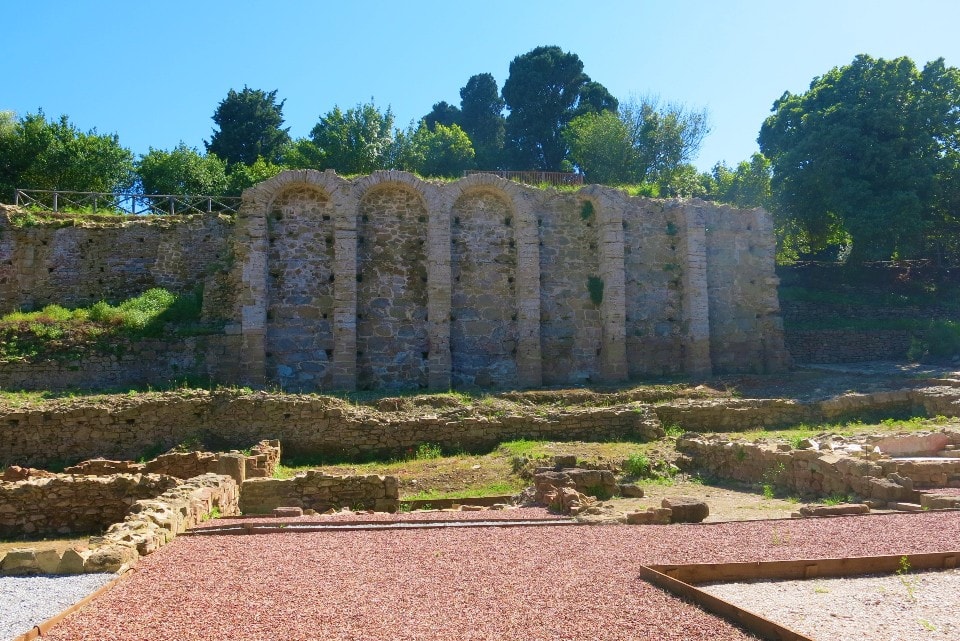 Visita all'Acropoli del Parco Archeologico di Baratti e Populonia