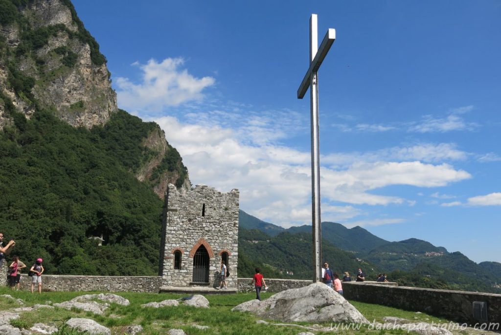 Croce interna Visita al Castello dell'Innominato