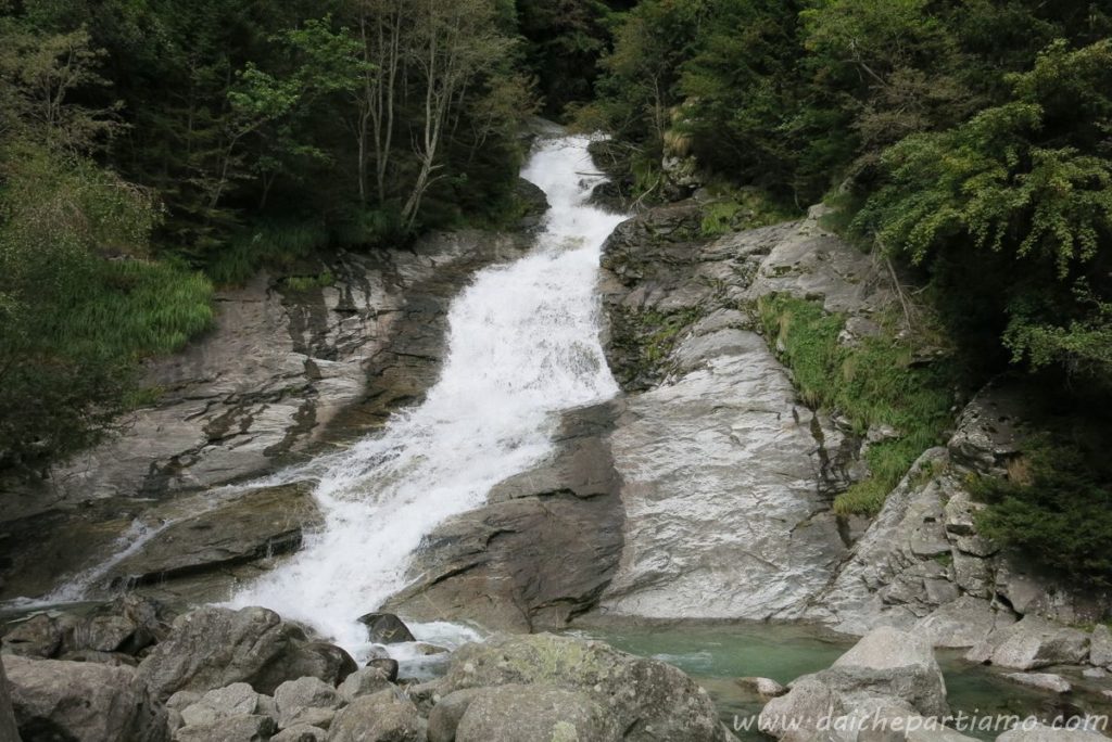 Escursione ai Bagni di Masino cascata del torrente masino