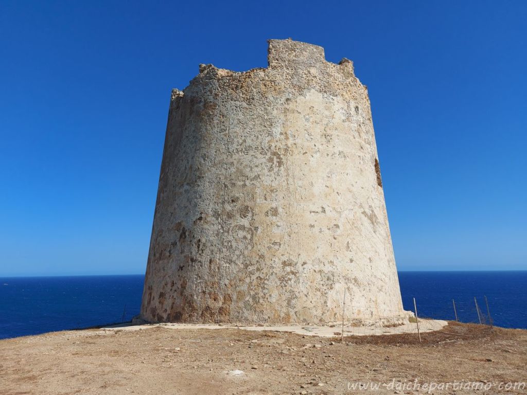 Torre capo malfatano teulada sardegna sud