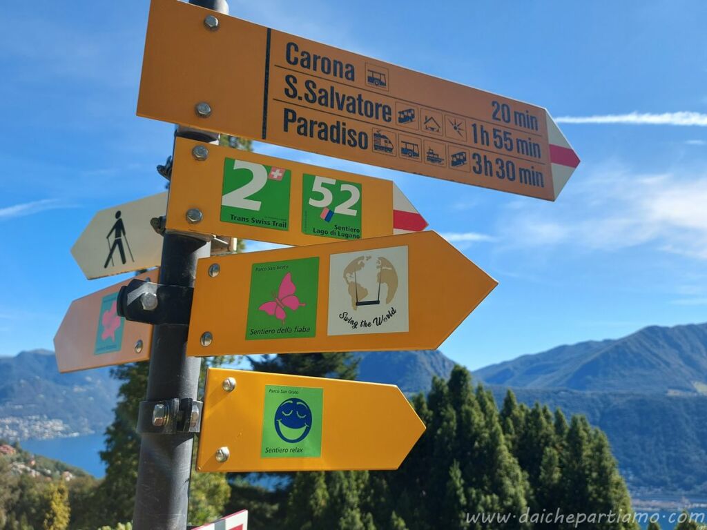 altalene giganti della svizzera cartello stradale