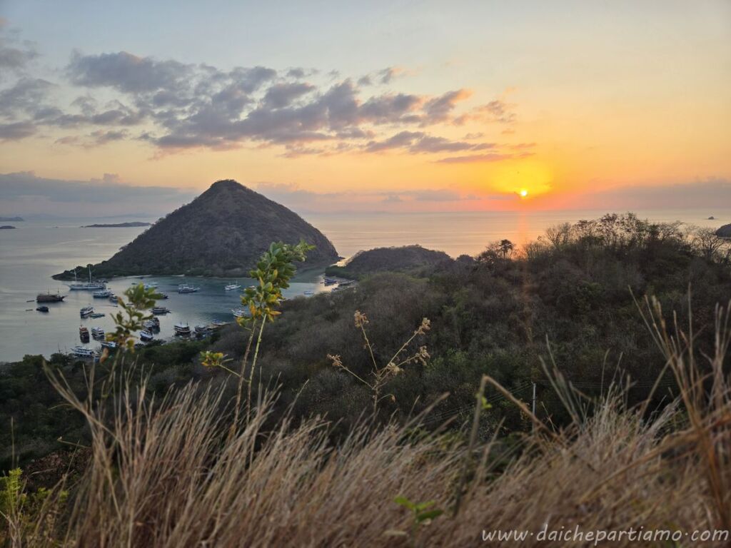 organizzare viaggio indonesia tramonto komodo